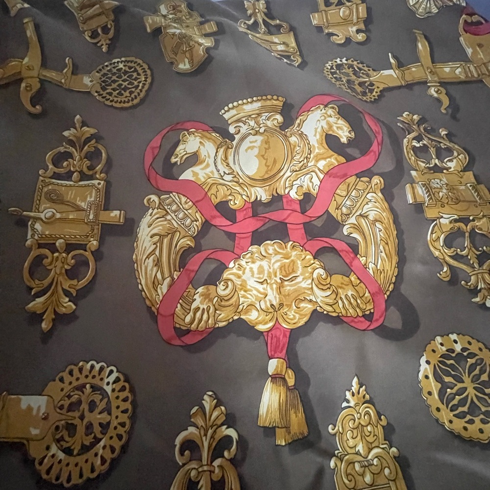 Authentic Hermès Ferronnerie Silk Dcarf.